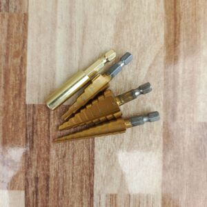 Kit de Brocas Escalonadas de Titanio: Precisión en Madera, Plástico y más